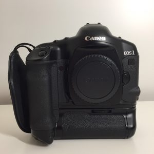 Cannon　EOS-1 V ボディ(グリップ付き)